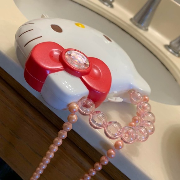 Hello Kitty mini Purse with Pink pearl handle - Picture 4 of 4